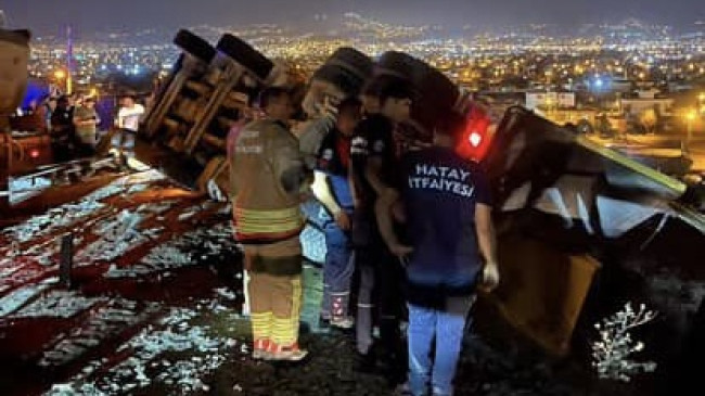 Hatay’da devrilen hafriyat kamyonunun sürücüsü öldü
