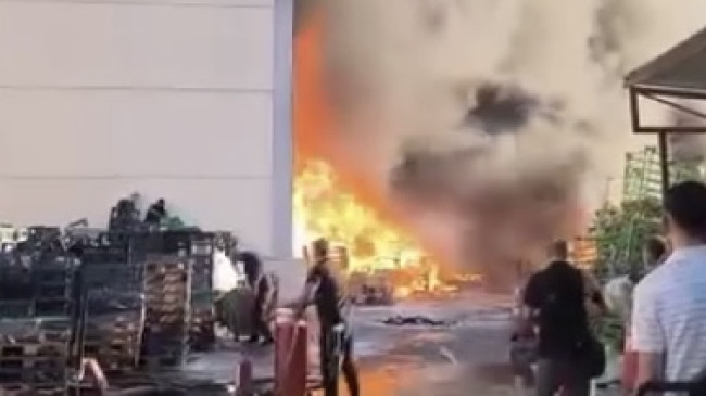 Adana’da markete ait depoda çıkan yangın söndürüldü