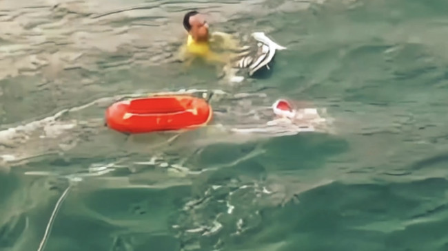 Mersin’de uçurtma sörfü yaparken boğulma tehlikesi geçiren kişi kurtarıldı