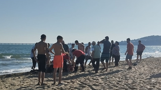 Adana’nın Ceyhan ilçesinde denizde  boğulma tehlikesi geçiren kişi hastaneye kaldırıldı