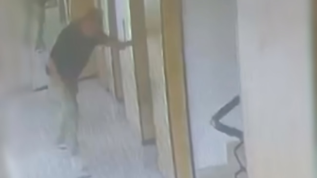 MERSİN’DE DÜŞEN ASÖRDEKİ KADIN HAYATINI KAYBETTİ, ONU KURTARMAYA ÇALIŞAN EŞİNİNDE AYAĞI YARALANDI