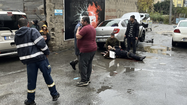 Mersin’de iş yerinin önünde silahlı saldırıya uğrayan oto tamircisi yaralandı