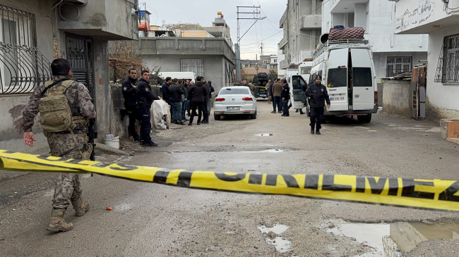 ADANA’DA İKİ GRUP ARASINDA ÇIKAN SİLAHLI KAVGADA 1 KİŞİ HAYATINI KAYBETTİ, 5 KİŞİ YARALANDI