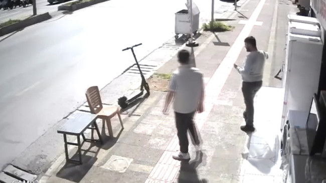 Mersin’de yardım isteyen genç, esnafın eşyalarını çaldı