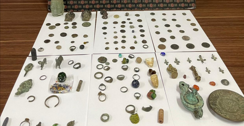 MERSİN’DE TARİHİ ESER KAÇAKÇILIĞINA OPERASYON… 253 OBJE ELE GEÇİRİLDİ