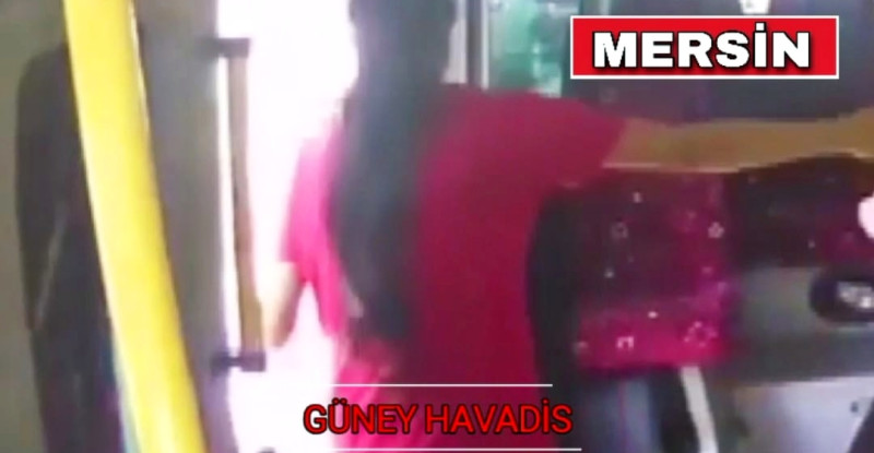 MERSİN’DE  HAREKET HALİNDEKİ MÜNİBÜSTEN YOLA DÜŞEN KADIN ÖLDÜ