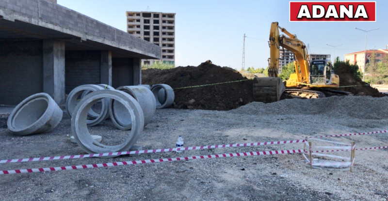 ADANA’DA 2 İŞÇİ GÖÇÜK ALTINDA KALARAK YAŞAMINI YİTİRDİ…