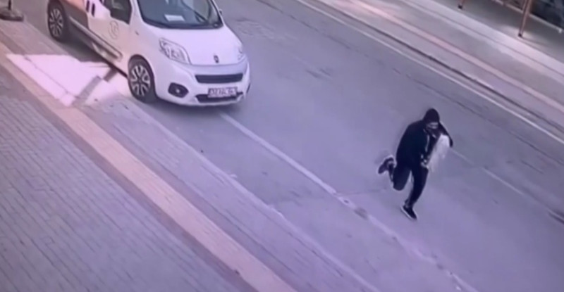 MERSİN’DE KONUT KREDİSİ ÇEKEN KİŞİNİN ARACINDANDAKİ 1 MİLYON LİRANIN ÇALINMASINA İLİŞKİN 5 ZANLI TUKLANDI