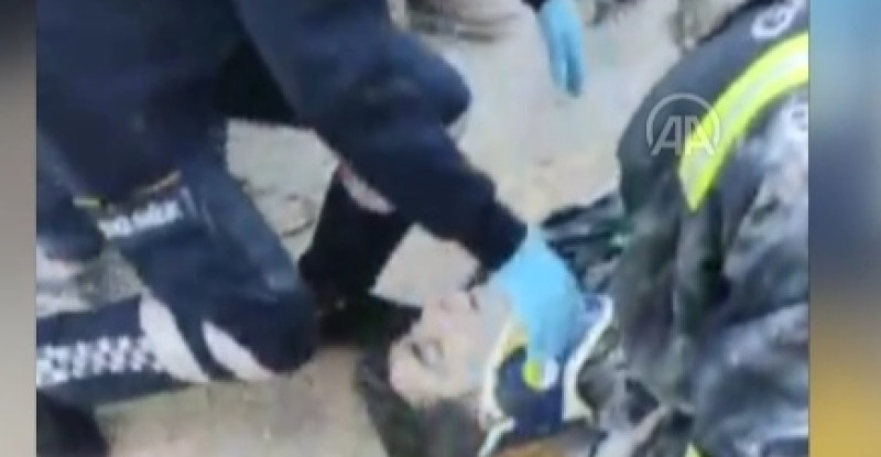 GAZİANTEP’TE KUM SİLOSUNUN İÇİNE DÜŞEN İŞÇİ İTFAİYE EKİPLERİNCE KURTARILDI