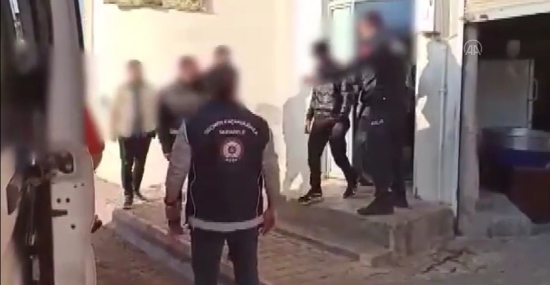 GAZİANTEP’TE 22 DÜZENSİZ GÖÇMEN YAKALANDI