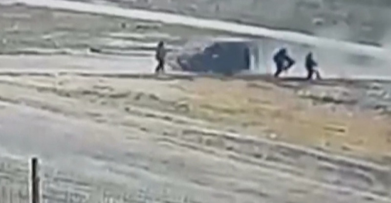 MERSİN’DE BİR ARAÇ YOLDA YÜRÜYEN ÖĞRENCİLERE ÇARPTI ÇARPMA SONUCU 1’İ AĞIR  OLMAK ÜZERE TOPLAM 3 ÖĞRENCİ YARALANDI