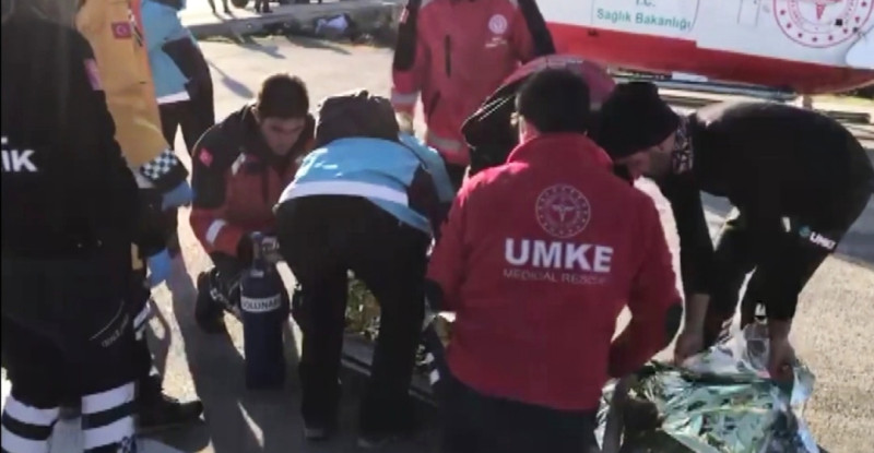 DEPREMİN 228. SAATİNDE ENKAZDAN ÇIKARILAN 2 ÇOCUK ADANA’YA SEVK EDİLDİ