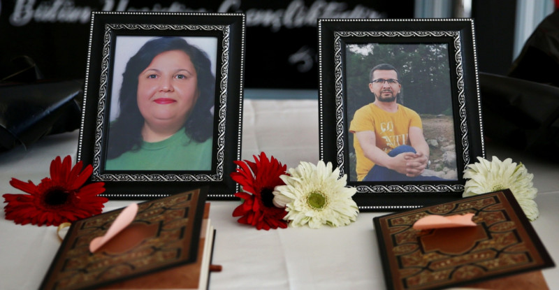 DEPREMDE VEFAT EDEN İKİ ÖĞRETMEN İÇİN ADANA’DAKİ LİSEDE “ANI KÖŞESİ” OLUŞTURULDU