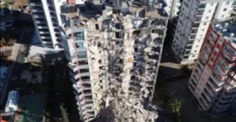 ADANA’DA ONLARCA KİŞİYE MEZAR OLAN METE APARTMANI MÜTEAHHİDİNDEN AKILALMAZ SAVUNMA: “YALNIZCA BİR KISMI YIKILDI”