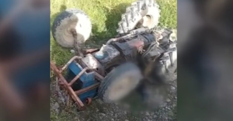 ADANA’DA DEVRİLEN TRAKTÖRÜN ALTINDA KALAN KİŞİ HAYATINI KAYBETTİ