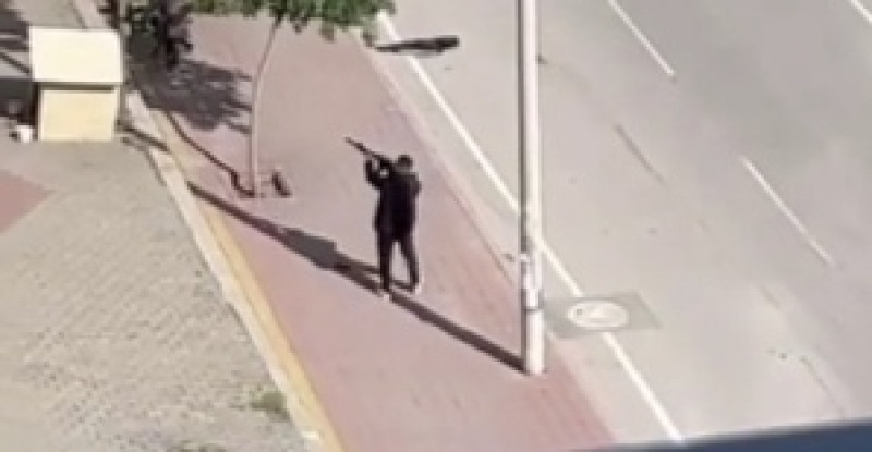 AK PARTİ ÇUKUROVA İLÇE BAŞKANLIĞININ BİNASINA POMPALI TÜFEKLE SALDIRI