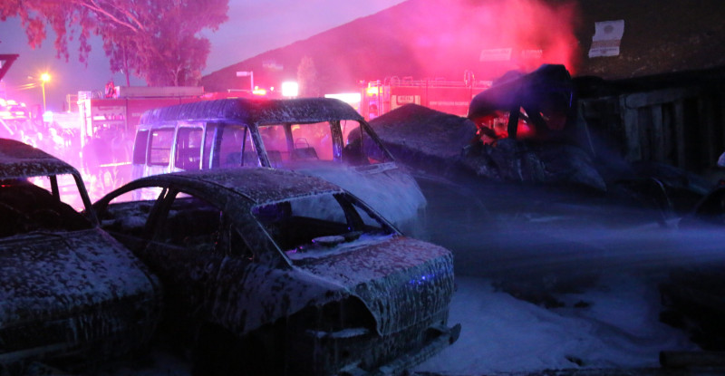 HATAY’DA TIR İLE ÇARPIŞAN KAMYONUN KARŞI ŞERİDE GEÇİP 11 ARACA ÇARPARAK DURABİLDİĞİ KAZADA 12 KİŞİ ÖLDÜ 3’Ü AĞIR 31 KİŞİ YARALANDI…