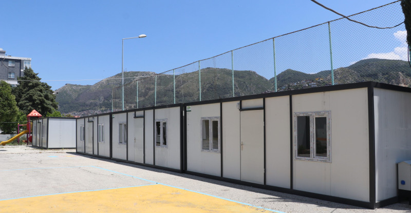 DEPREMDE ETKİLENEN HATAY’DA SANDIKLARIN KURULACAĞI KONTEYNERLER HAZIRLANIYOR