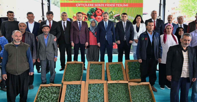 OSMANİYE’DE ÇİFTÇİLERE YÜZDE 75 HİBELİ 220 BİN SEBZE FİDESİ DAĞITILDI