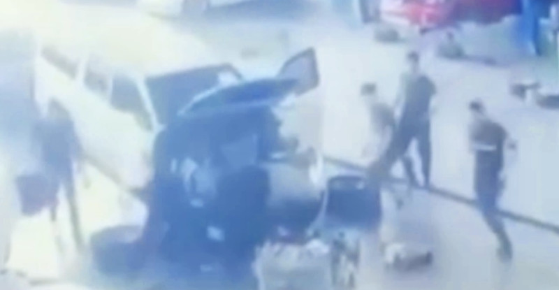 TAMİRHANEDE ÜZERİNE ARAÇ DÜŞEN GENÇ İŞÇİ HAYATINI KAYBETTİ