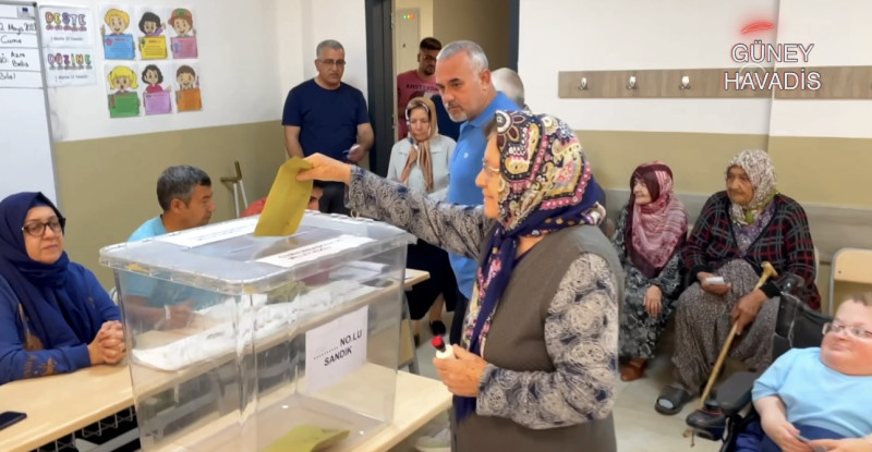 TÜRKİYE SANDIK BAŞINDA