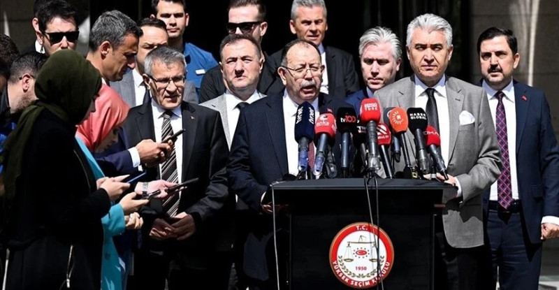 YSK BAŞKANI AHMET YENER SON VERİLERİ AÇIKLADI! SANDIKLARIN YÜZDE 99’U AÇILDI: İŞTE OY ORANLARI YSK BAŞKANI YENER: SAYIN ERDOĞAN YÜZDE 49,40, SAYIN KEMAL KILIÇDAROĞLU YÜZDE 44,96 OY ORANINA SAHİP