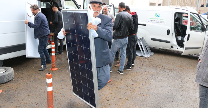 ADANA’DA 197 BESİCİYE BUZDOLABI VE GÜNEŞ ENERJİSİ PANELİ DAĞITILDI