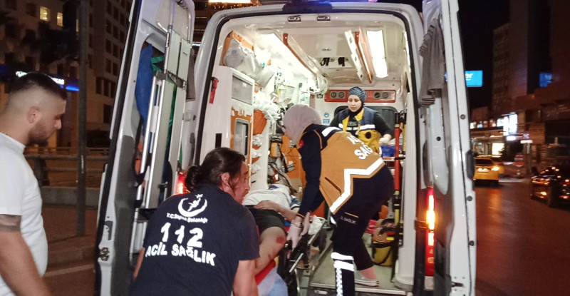 ADANA’DA OTOMOBİLLE ÇARPIŞAN BİSİKLETİN SÜRÜCÜSÜ AĞIR YARALANDI