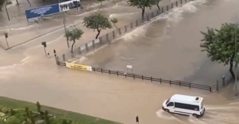 ADANA VE MERSİN,DE DÜN GECE BAŞLAYAN SAĞANAK HAYATI OLUMSUZ ETKİLEDİ, BİR ÇOK ARAÇ, EV VE İŞYERLERİ ZARAR GÖRDÜ