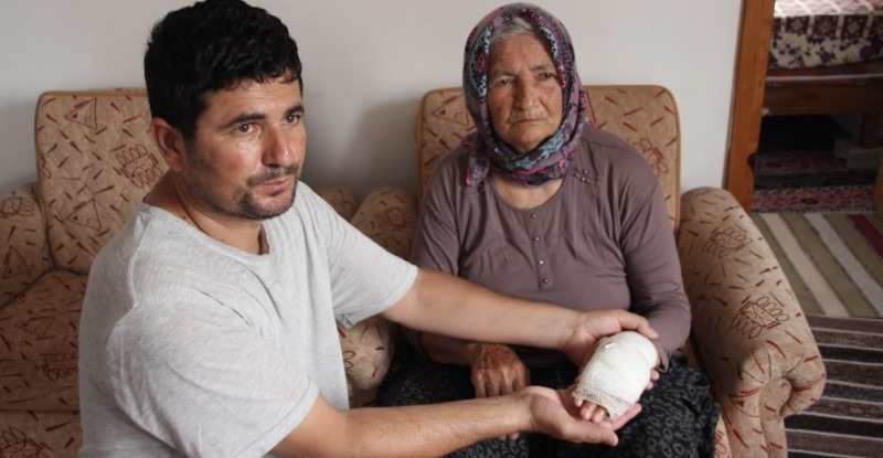 MERSİN’DE SAHİPSİZ KÖPEĞİN SALDIRDIĞI 77 YAŞINDAKİ KADIN ELİNDEN YARALANDI