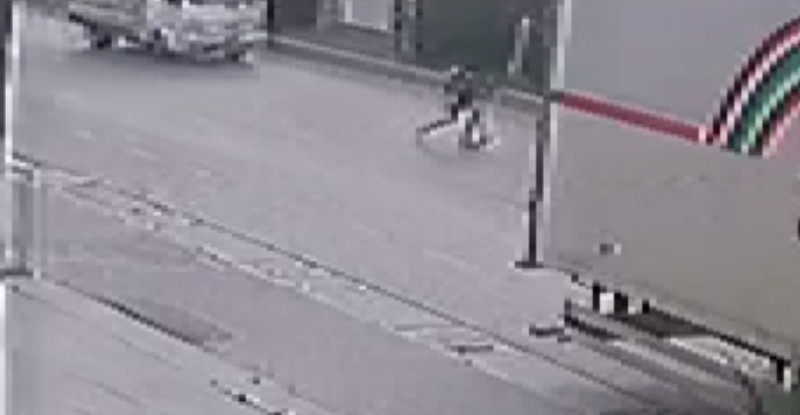 MERSİN’DE KAMYONETİN ÇARPTIĞI 17 YAŞINDAKİ GENÇ YAYA YARALANDI