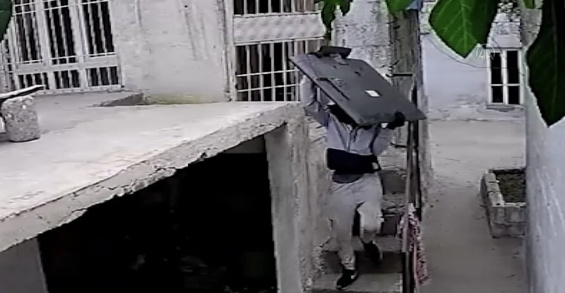 GAZİANTEP’TE EVDE YAPILAN YAĞMA VE HIRSIZLIK GÜVENLİK KAMERASINDA