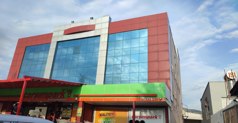 ADANA’DA BİR KİŞİ ALIŞVERİŞ MERKEZİ DAMINDA ÖLÜ BULUNDU