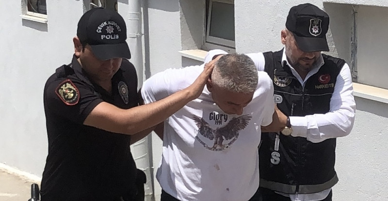 ADANA’DA POLİSLERİN UYGULAMA NOKTASI’NDA DURDURDUĞU TAKSİDE 1 KİLO 10 GRAM SENTETİK UYUŞTURUCU BULUNDU, TAKSİNİN SÜRÜCÜSÜ TUTUKLANDI