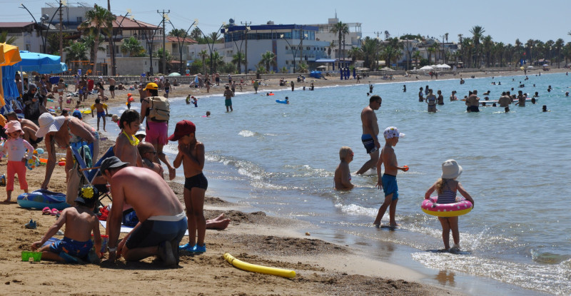 MERSİN SAHİLLERİNDE BAYRAM TATİLİ YOĞUNLUĞU BAŞLADI