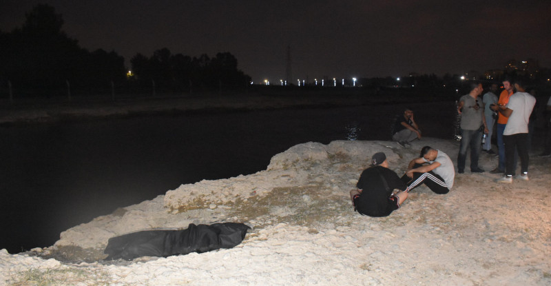 ADANA’DA SERİNLEMEK İÇİN BARAJ GÖLÜNE GİREN KİŞİ BOĞULARAK HAYATINI KAYBETTİ