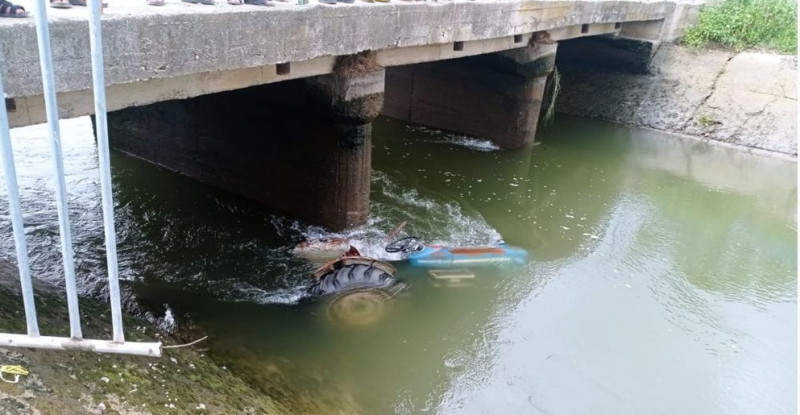 OSMANİYE’DE TRAKTÖRÜN SULAMA KANALINA DEVRİLMESİ SONUCU AKINTIYA KAPILAN SÜRÜCÜSÜ YAŞAMINI YİTİRDİ
