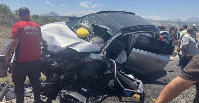 MERSİN’DE 3 OTOMOBİLİN KARIŞTIĞI KAZADA YARALANAN 26 GENÇ HAYATINI KAYBETTİ