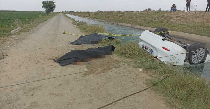 MERSİN’DE SULAMA KANALINA DEVRİLEN OTOMOBİLDEKİ ANNE, BABA BE 8YAŞINDAKİ OĞULLARI HAYATINI KAYBETTİ