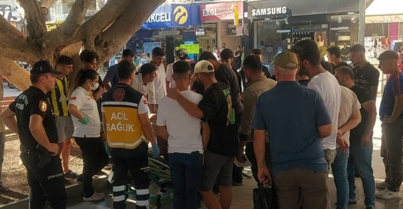 MERSİN’İN TARSUS İLÇESİNDE BİR KİŞİNİN TABANCAYLA VURULARAK YARALANMASI KAMERAYA YANSIDI