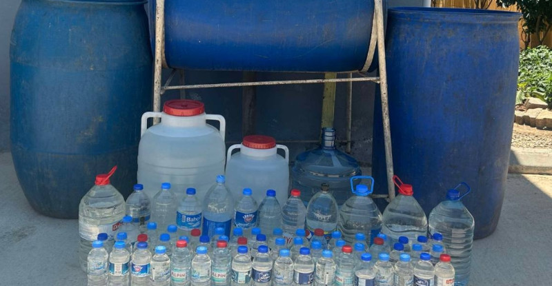 ADANA’DA 1050 LİTRE SAHTE İÇKİ ELE GEÇİRİLDİ, 3 ŞÜPHELİ GÖZALTINA ALINDI