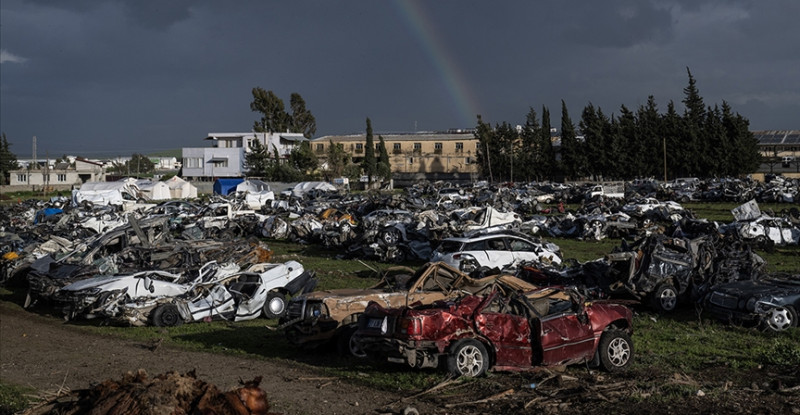 HATAY VALİLİĞİNDEN ENKAZ ALTINDAN ÇIKARILAN ARAÇLARA İLİŞKİN AÇIKLAMA YAPILDI
