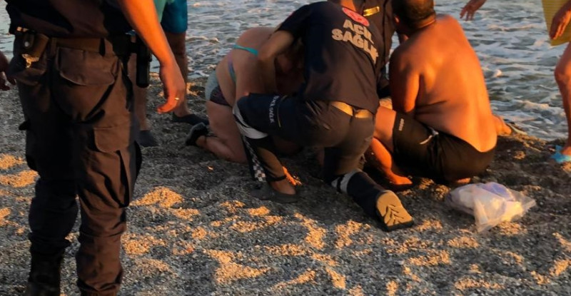 ANTALYA’NIN ALANYA İLÇESİNDE DENİZE GİREN BİR KİŞİ BOĞULARAK HAYATINI KAYBETTİ