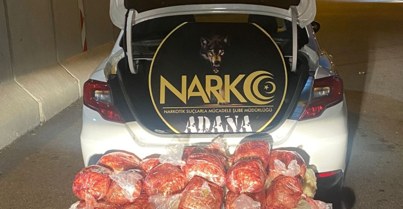 ADANA’DA NARKOTİK KÖPEĞİ “BARBARA”NIN TEPKİ VERDİĞİ SALÇA VE YAĞLA KAPLI 38 PAKETTE 27 KİLO ESRAR BULUNDU