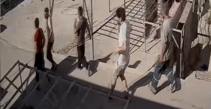 OSMANİYE’DE DEPREM ANI BAZI İŞ YERLERİNİN GÜVENLİK KAMERASINA YANSIDI