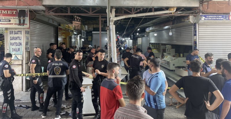 ADANA’DA MISIR ÇARŞISI’NDA  İKİ GRUP ARASINDA ÇIKAN SİLAHLI KAVGADA 1 KİŞİ YARALANDI