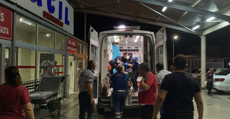 ADANA’DA İKİ OTOMOBİLİN ÇARPIŞTIĞI KAZADA 1 KİŞİ ÖLDÜ, 5 KİŞİ YARALANDI