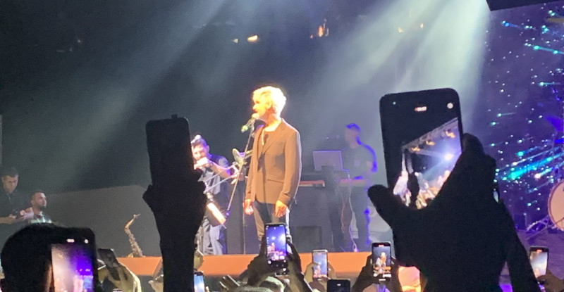 ŞARKICI MANUŞ BABA ALADAĞ İLÇESİNDE VERDİĞİ KONSERLE DİNLEYİCİLERİ COŞTURDU