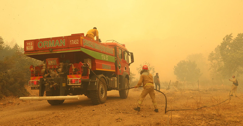 ÇANAKKALE’DE ORMAN YANGINI NEDENİYLE TAHLİYE EDİLEN YERLEŞİM YERİ SAYISI 9’A YÜKSELDİ!