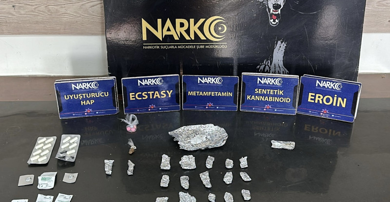 ADANA’DA UYUŞTURUCU SATICILARINA YÖNELİK OPERASYONDA GÖZALTINA ALINAN 2 ZANLI TUTUKLANDI